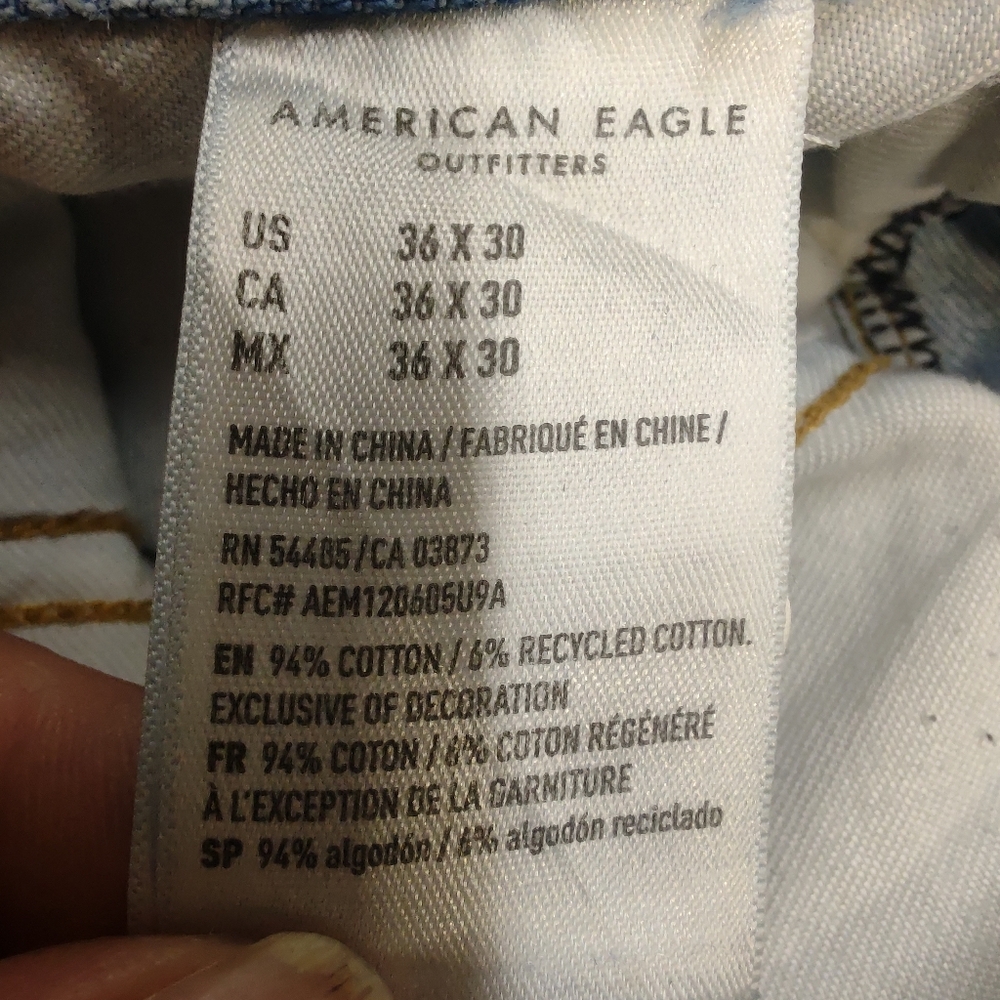 AMERICAN EAGLE High Rise Relaxed Tapered Carrot Fit Jeans Light Wash 36x28 - Picture 5 of 8